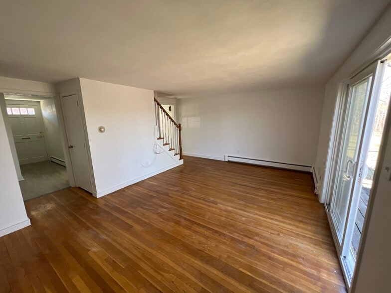 Building Photo - 42 Pond St