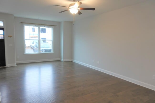 Building Photo - 124 Creekland Wy