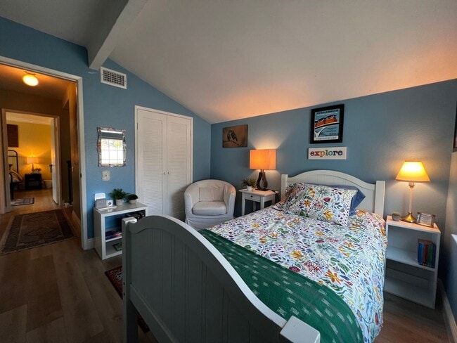 Building Photo - Beautiful 4 bedroom 2 bath House, with man...