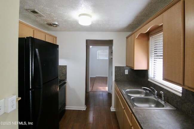 Building Photo - 137 Hercules Dr E