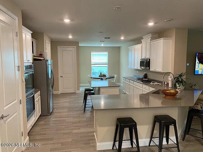 Building Photo - 122 Savita St