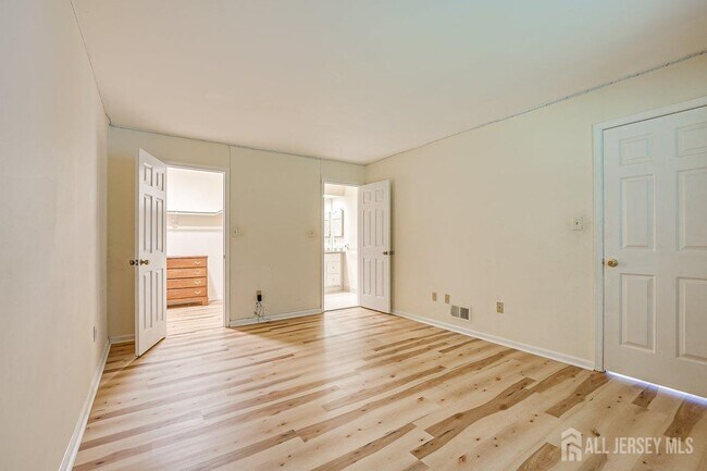Building Photo - 5001 Stonehedge Rd