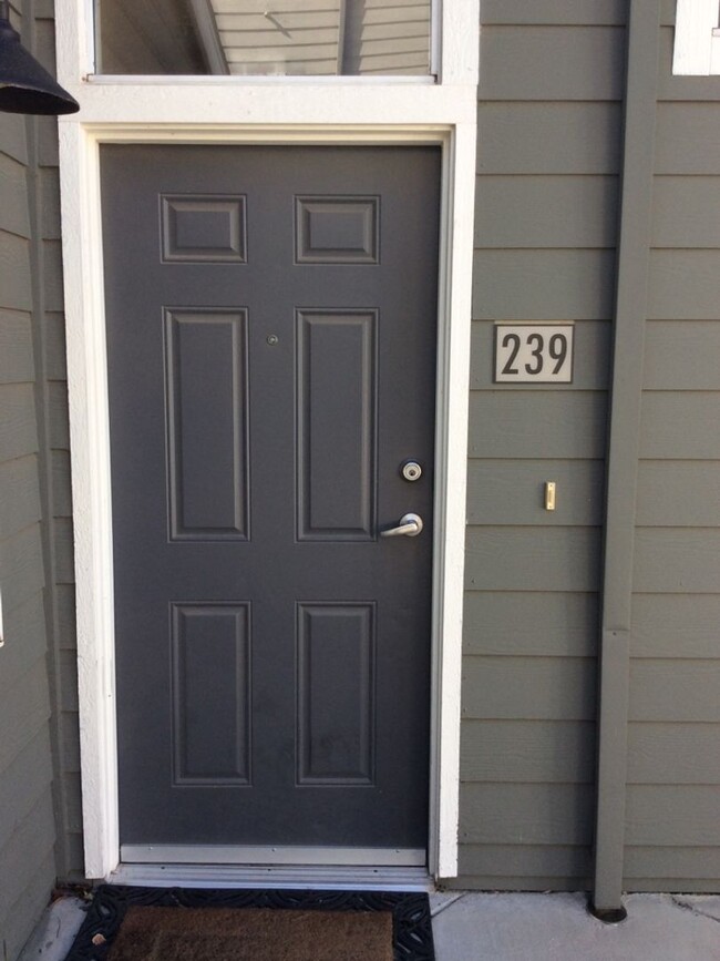 Building Photo - 3 Bedroom 2 Bath Condo in Wildhorse