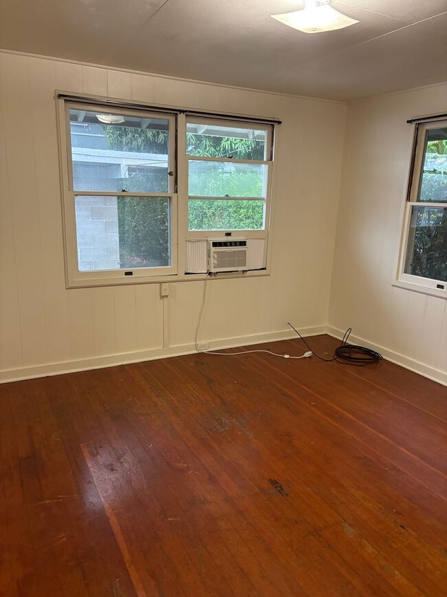 Building Photo - Nuuanu near Kuakini Hospital - 2 bdrm, 1 b...