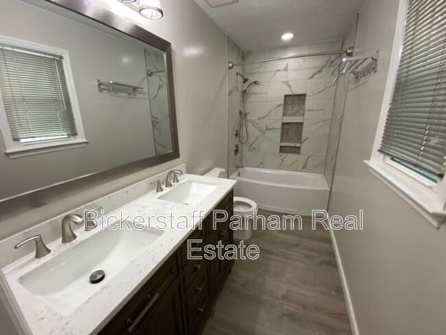 Building Photo - 220 Saddlebrook Trail