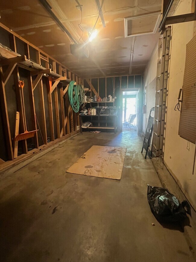 Building Photo - 6448 Iris Way