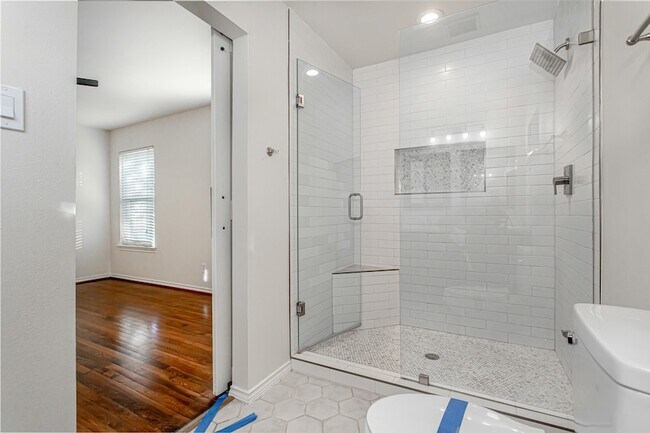 Building Photo - 6908 Wake Forrest Dr