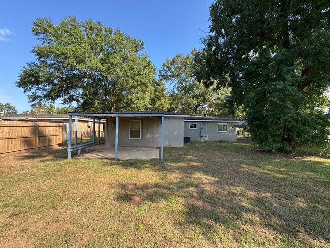 Building Photo - Close to Barksdale Air Force Base...