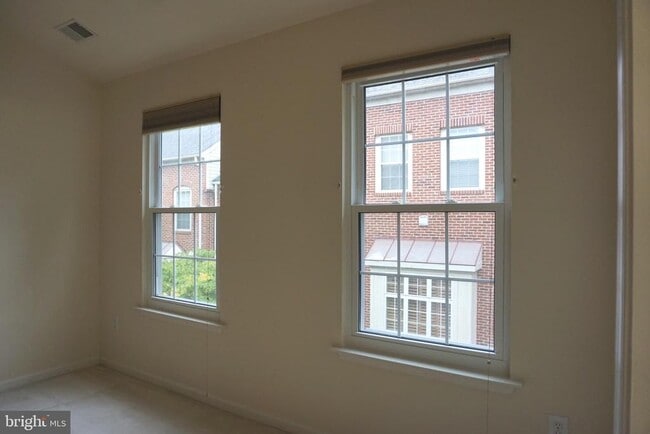 Building Photo - 9724 Athletic Way