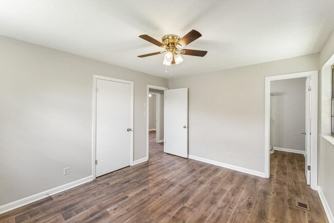 Building Photo - 7308 Meadowbrook Cir