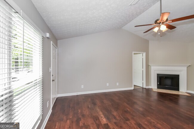 Building Photo - 2745 Sapphire St