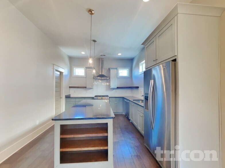 Building Photo - 1208 Hillwood Private Cove