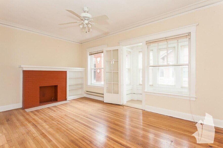 Building Photo - 4427 N Wolcott Ave