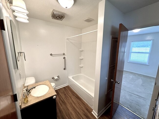 Building Photo - 1405 Webb Ridge Rd