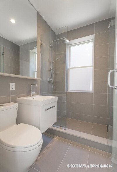 Building Photo - 136 Highland Ave