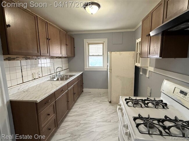 Building Photo - 6117 Kenilworth St