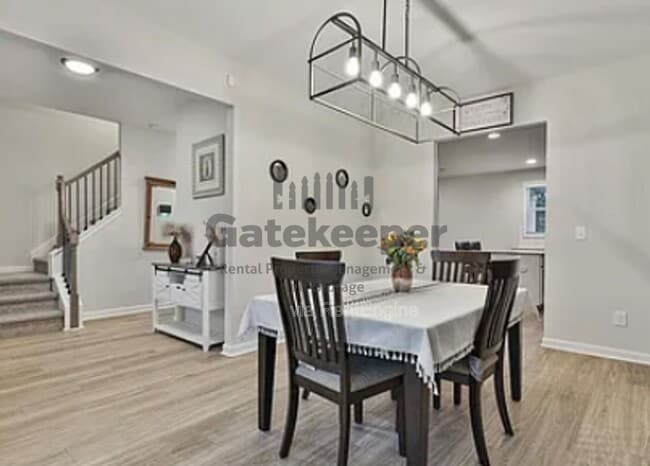 Building Photo - 205 Valley View Dr