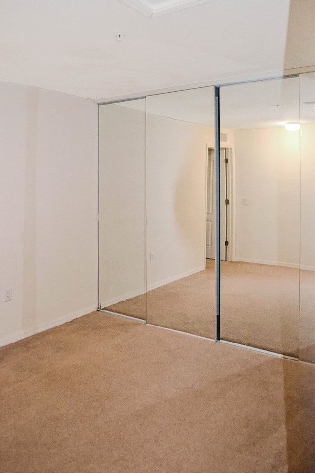 Building Photo - 9410 Ivy Brook Run