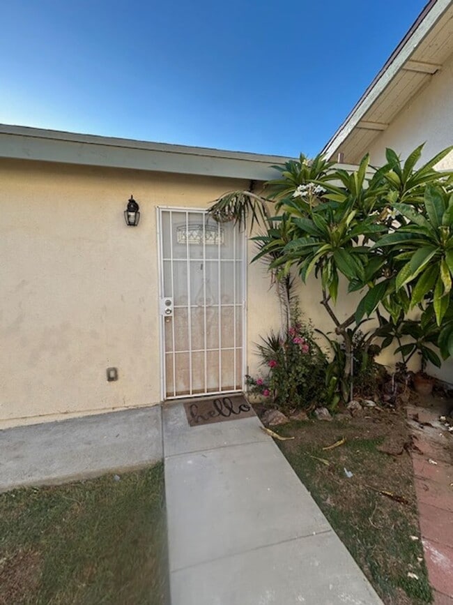 Building Photo - Bryson Place Home