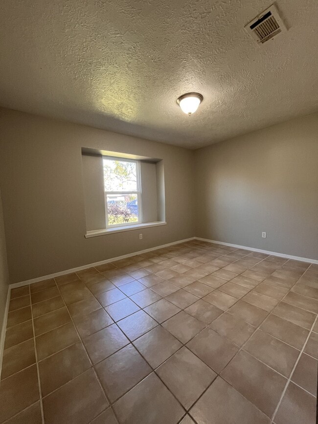 Building Photo - 16450 Hibiscus Ln