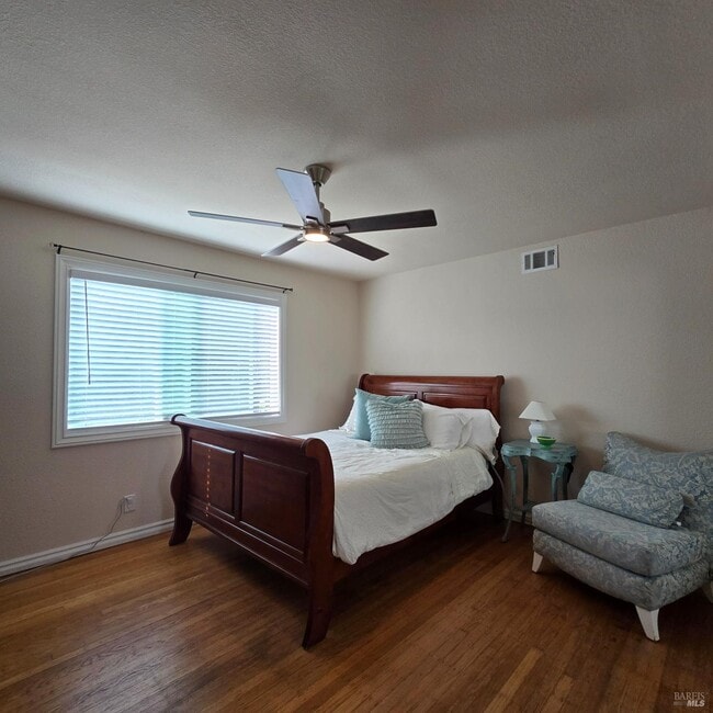 Building Photo - 480 Meadowview Dr