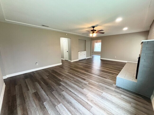 Building Photo - Completely Remodeled 4 bedroom Home