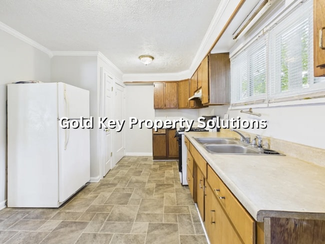 Building Photo - 2 BR 1 BA House with Central Air (NO SECTI...