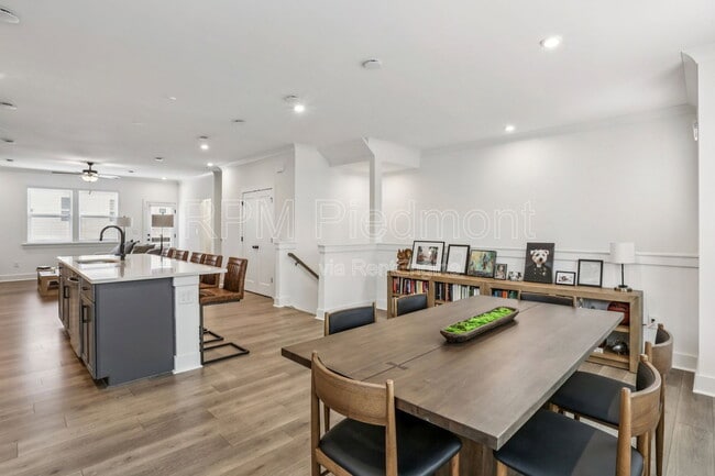 Building Photo - 3371 Macaiva Aly