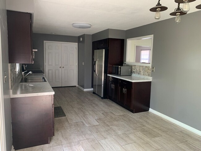 Building Photo - 23 Edith Dr