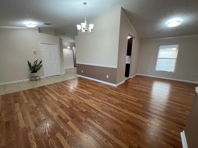 Building Photo - 3037 Bonkirk Dr