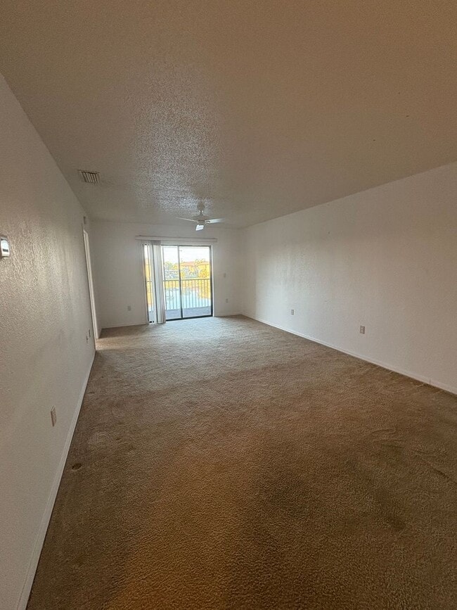 Building Photo - 4008 Oakview Dr
