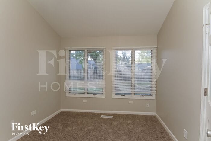 Building Photo - 711 Linden Ct