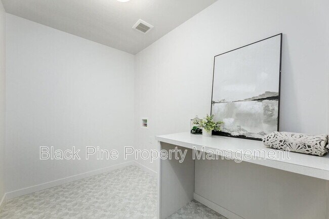 Building Photo - 11021 W Clematis St