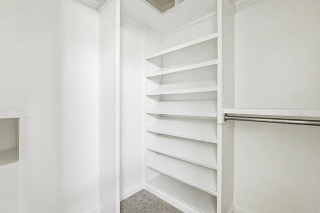 Building Photo - 386 Hill Rd