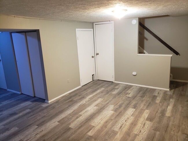 Building Photo - 4054 Mt Royal Blvd