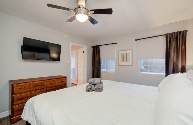 Building Photo - 11102 Hillcroft St