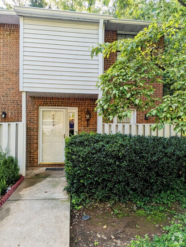 Building Photo - Two Bedroom Townhome For Rent in Norcross