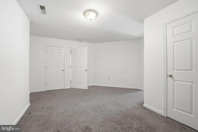 Building Photo - 6355 Willowfield Way