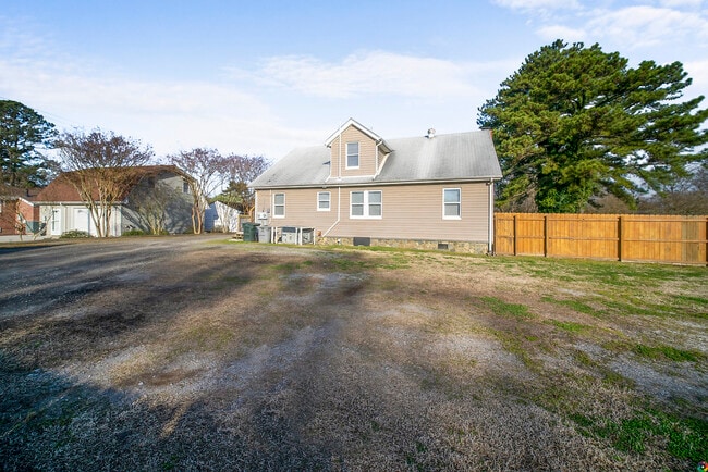 Building Photo - 1270 Old Buckroe Rd