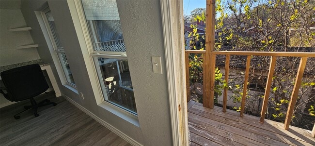 Building Photo - 2634 Tidewater Dr