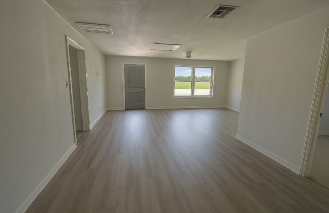 Building Photo - 2739 W Woodlawn Ave