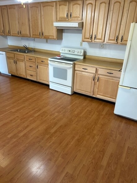 Building Photo - 3381 Colonial Dr