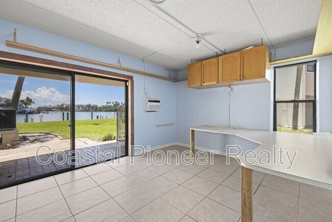 Building Photo - 12356 Capri Cir N
