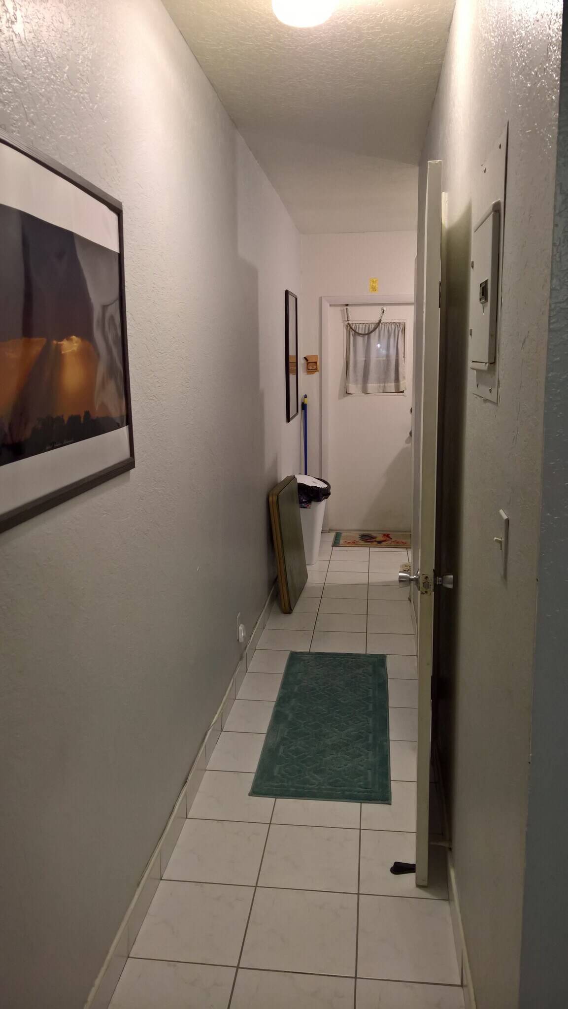 Building Photo - 1948 Roosevelt St