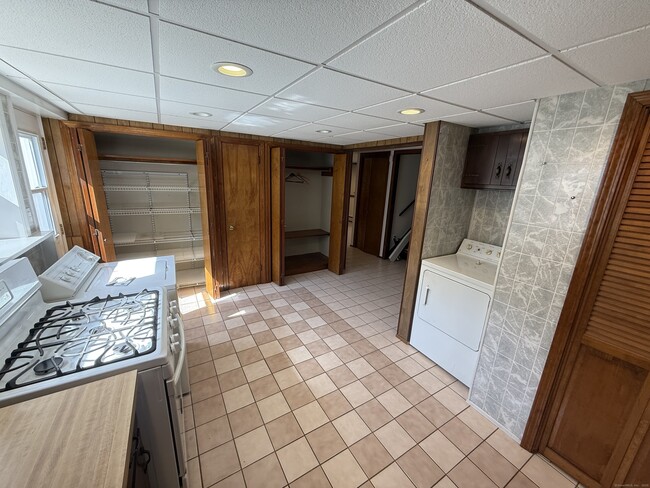 Building Photo - 6 Fairview Dr