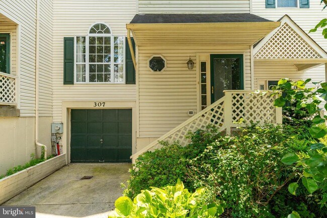 Building Photo - 307 Thyme Ln