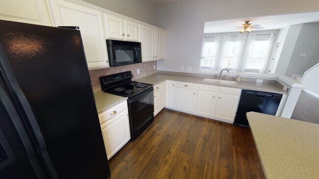 Building Photo - Double Master Townhome in South Park