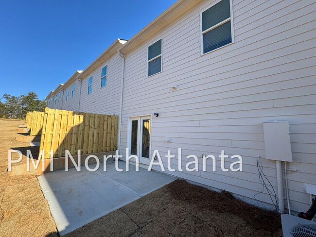 Building Photo - Brand New Flowery Branch Townhome