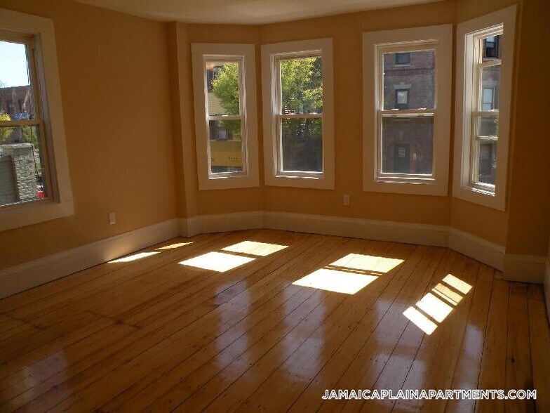 Building Photo - 3147-3149-3149 Washington St