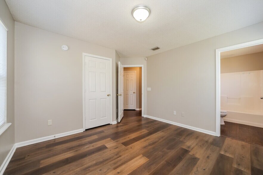 Building Photo - 1557 E 30th St